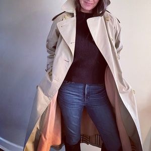 Size 6 Burberry Long Kensington Trench with Liner